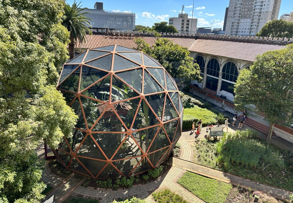 Borboletário visto de cima no Museu Catavento