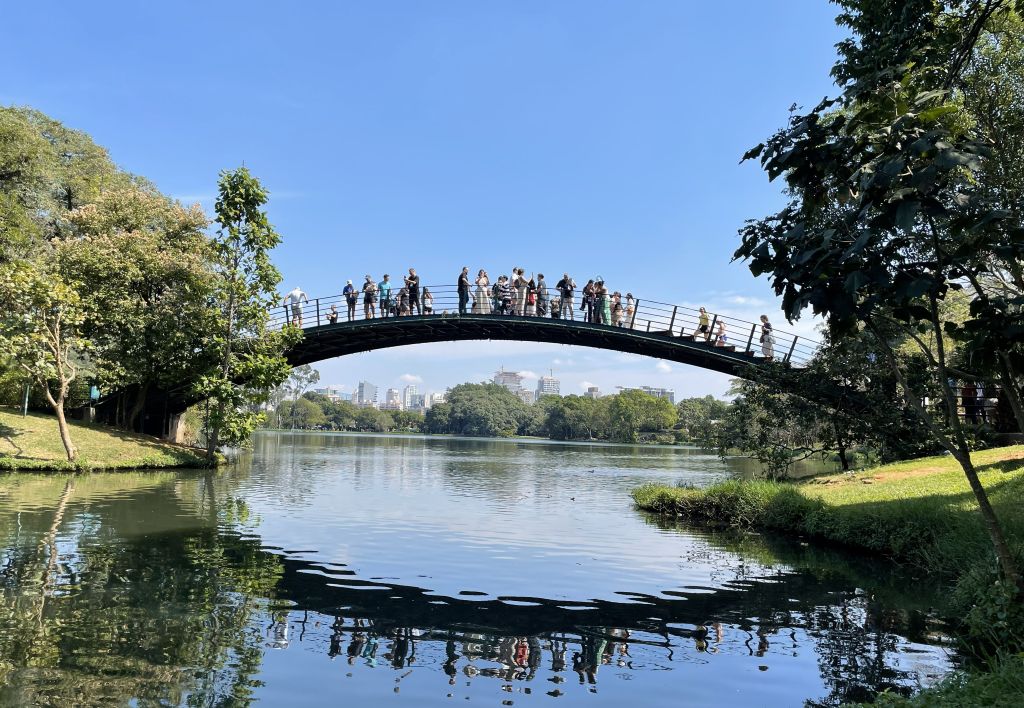 Ponte sobre o lago no Ibirapuera